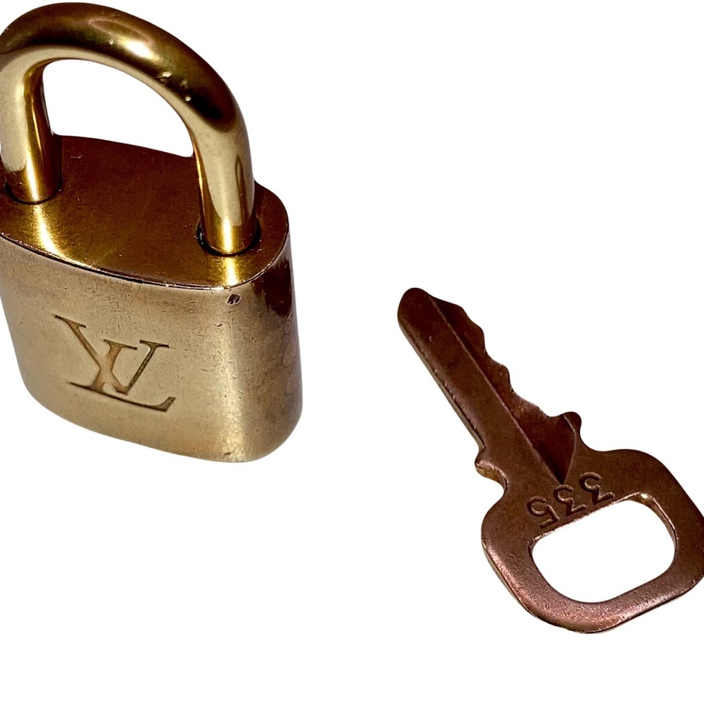 Louis VUITTON Vintage Padlock & Key Set with Brass Lobster Clasp Keyfob🔒🔑 - Picture 5 of 6